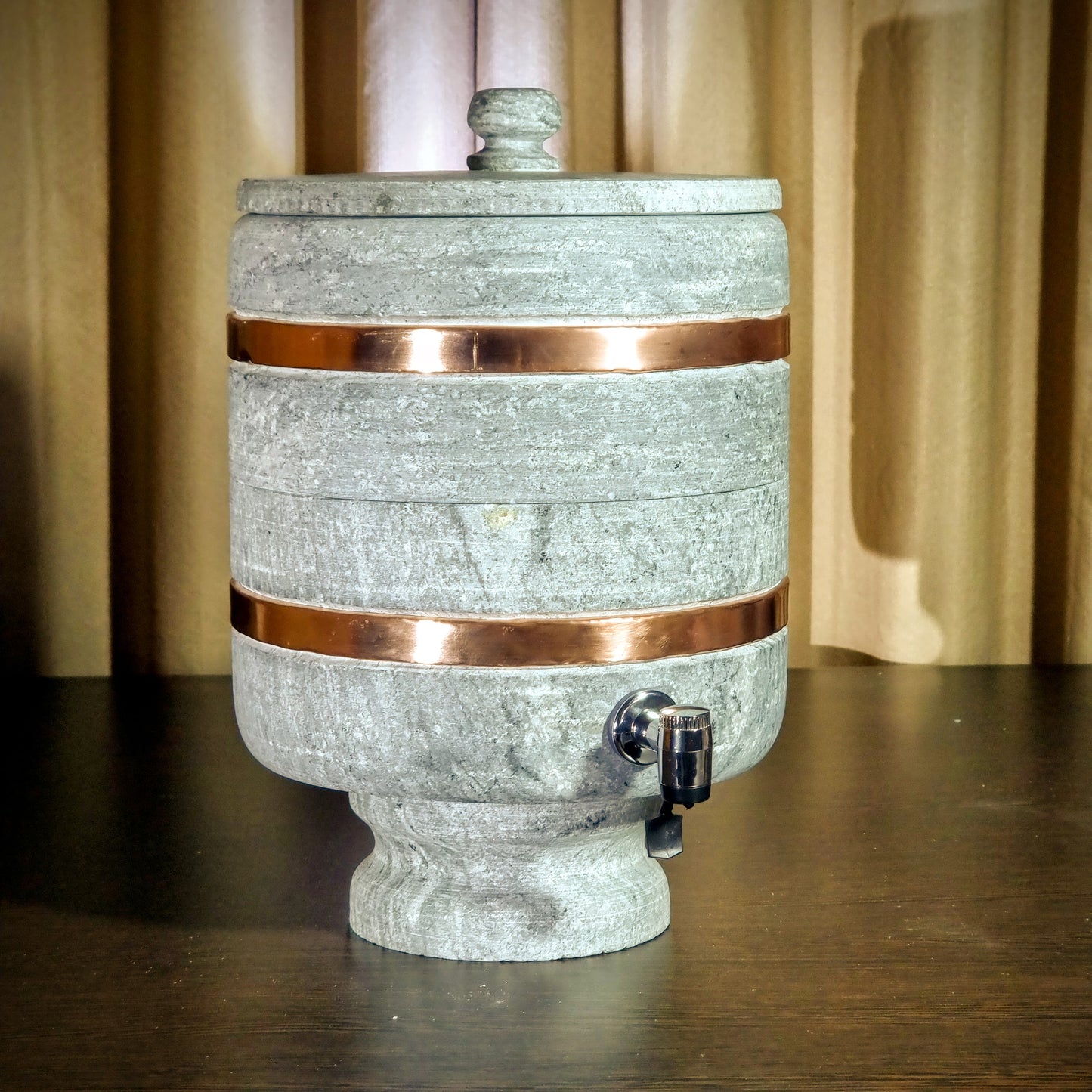 Filtro de agua hecha en piedra natural capacidad 8 litros con canilla dispensadora 